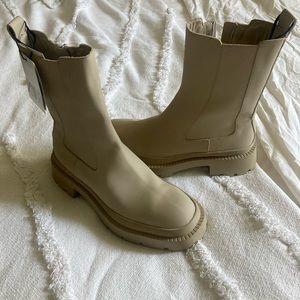 - Zara boots